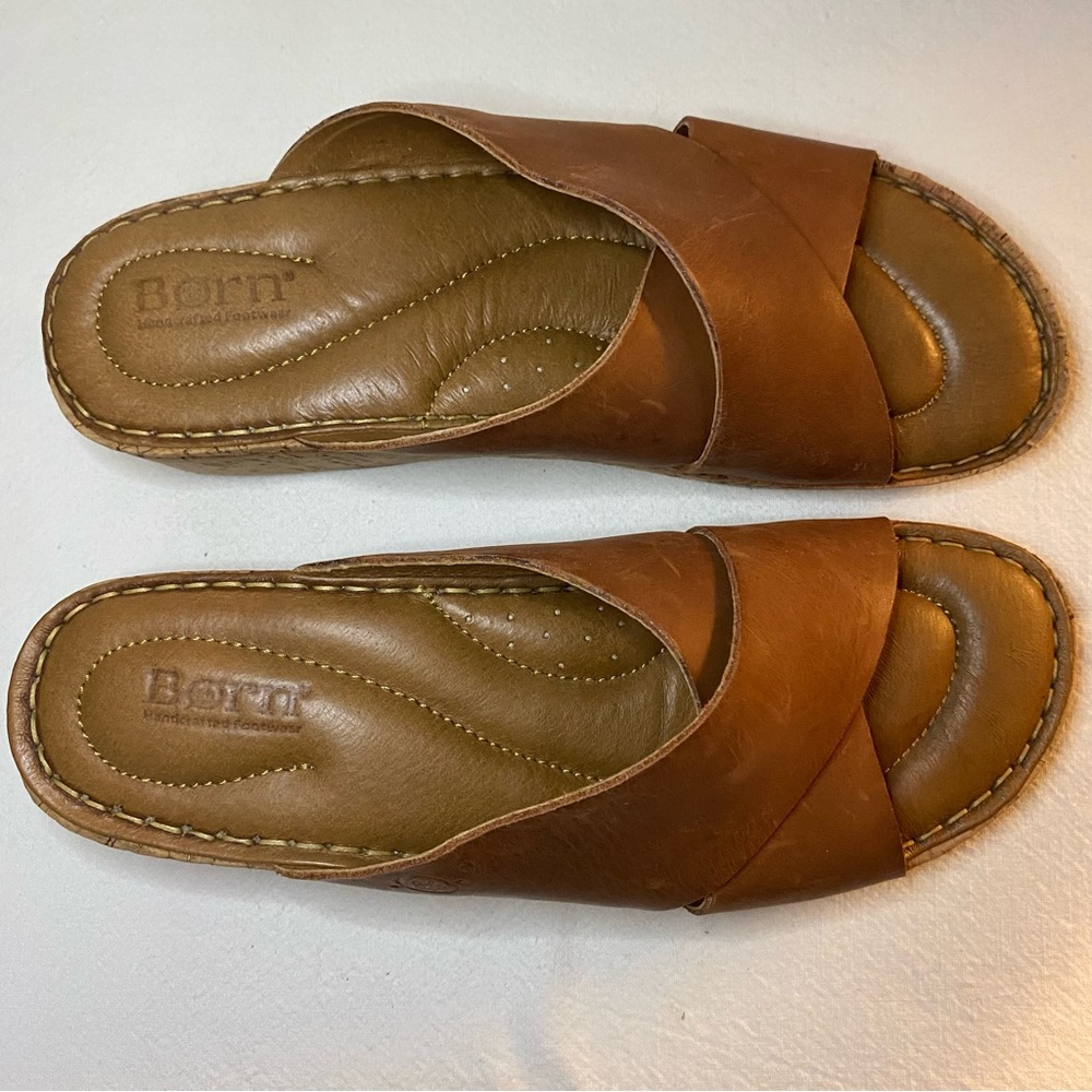 Born criss cross low wedge sandal size 9